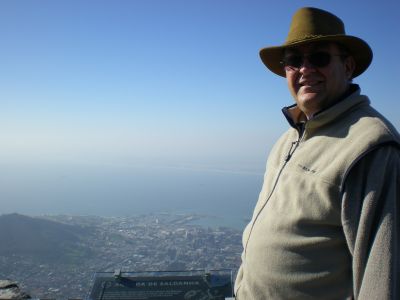 Happy Harry overlooks Cape Town from Table Top Mountain